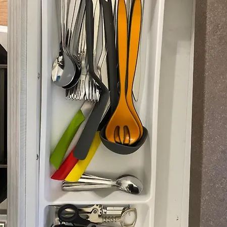 уютен на 3 мин. от главната и капана +паркинг Apartman *