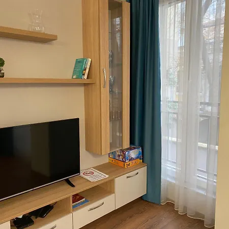 уютен на 3 мин. от главната и капана +паркинг Apartman *