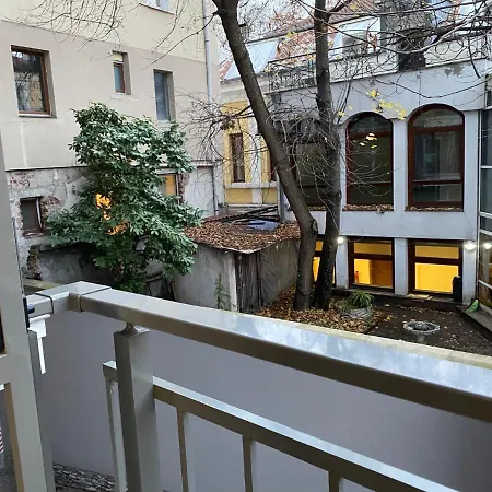 уютен на 3 мин. от главната и капана +паркинг Апартаменты *